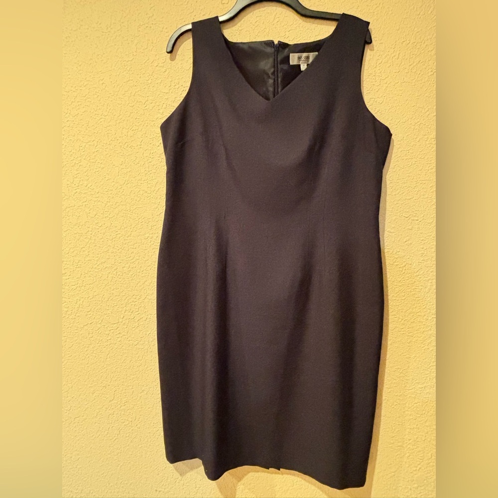 Elegant Black Sleeveless Dress